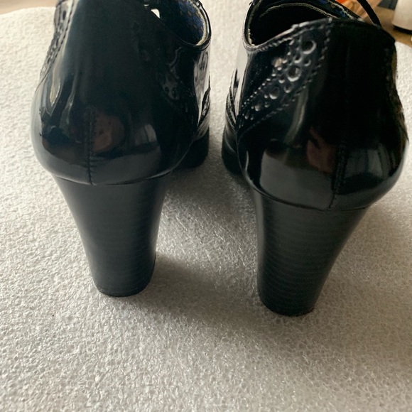 Dexflex Comfort Shoes 6 Heeled Brogue Black Patent - Picture 5 of 7